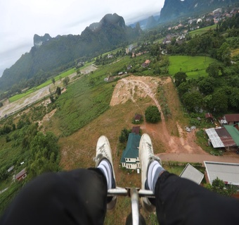 라오스 방비엥 파라모터 체험 완전 가이드  90달러로 하늘을 나는 짜릿한 모험!