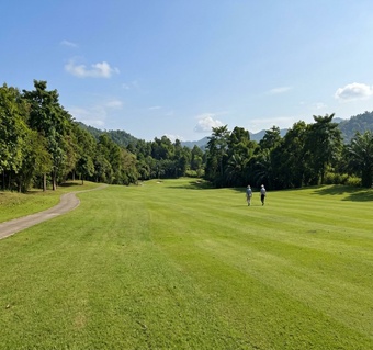 라오스 골프장 비교: 레이크뷰 vs 롱비엔 완벽 가이드